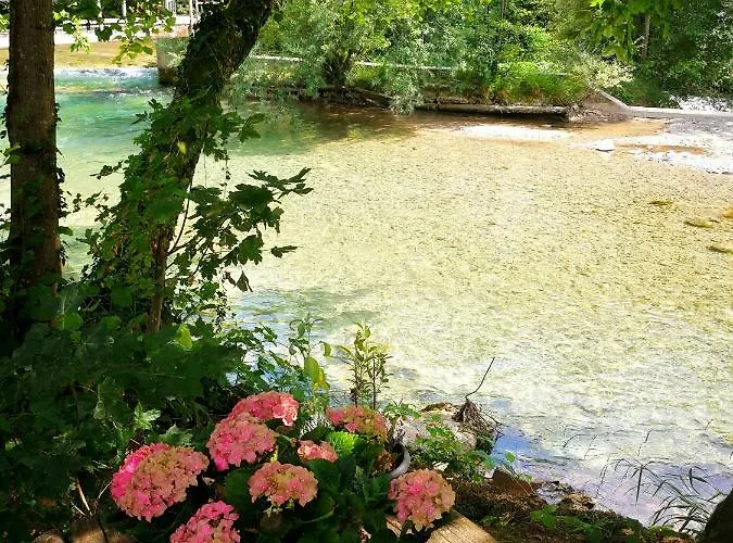 River House Hrib بيت للعطل *